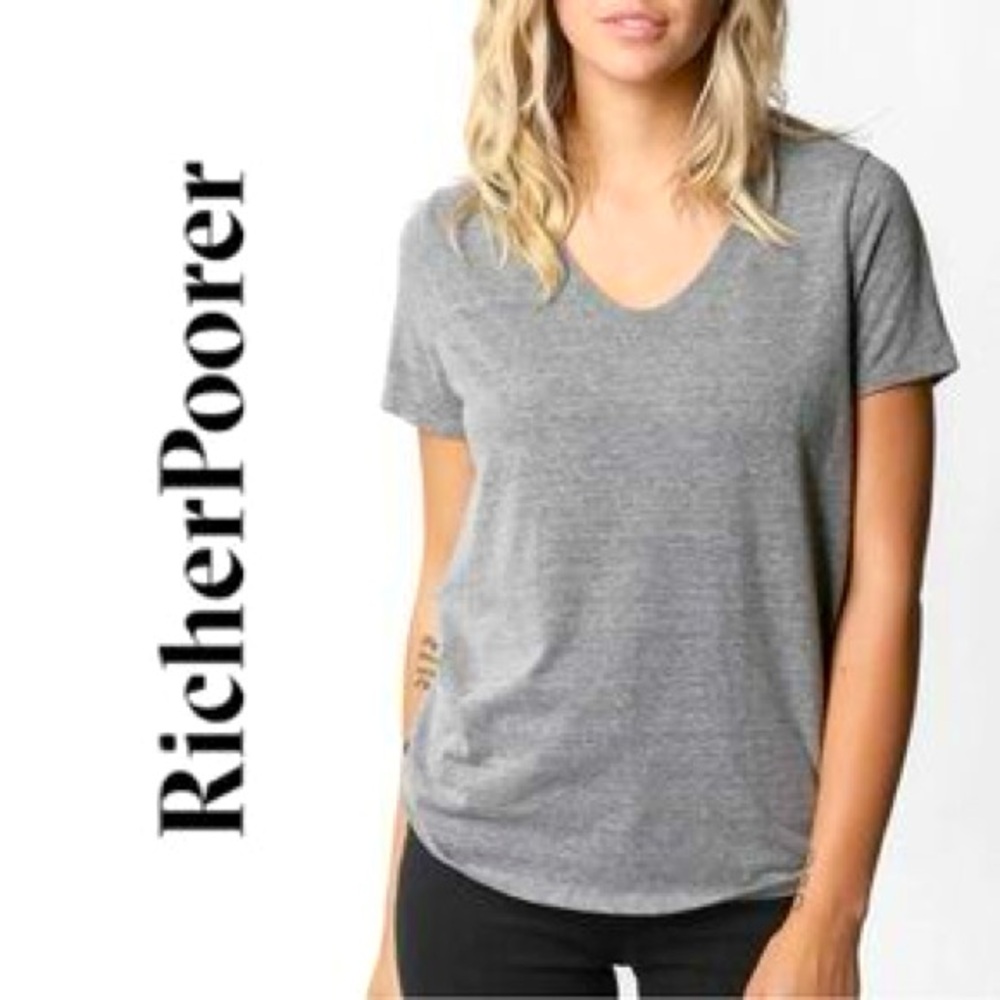 Richer Poorer Women's Heather Gray V-Neck Short Sleeve Tee
